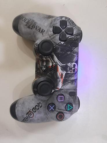 wi fi adapter: PlayStation 4 DualShock 4 oyun pulti – God of War temalı dizayn - — 2