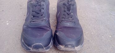 Кроссовки и спортивная обувь: Хорошем состоянии размер 42