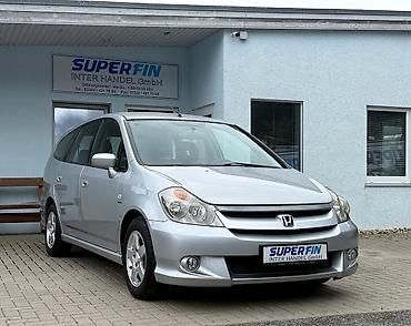 Honda Stream — компактвэн 5‑дверный, серебристый цвет кузова. Кузов и