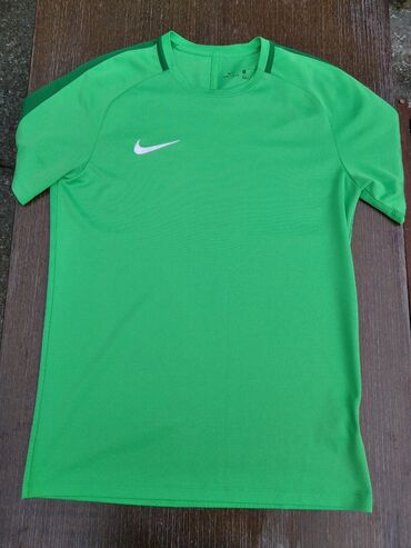 nike maslinasto zelena trenerka: Nike sportska majica vel. M u super stanju