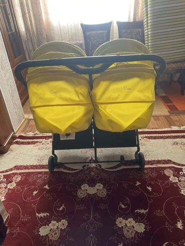 коляска для двойни: Коляска, цвет - Желтый, Б/у
