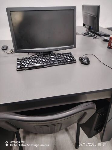 Masaüstü kompüterlər və iş stansiyaları: Masaüstü kompüterlər işləkdir. 6 ədəd PC, 6 ədəd monitor, 6 ədəd — 2