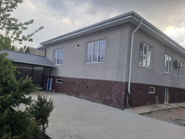 дом город балыкчы: Дом, 120 м², 3 комнаты, Собственник, Косметический ремонт