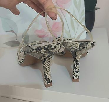 zara uggs: ZARA sandale s visokim potpeticama i providnim kaiševima - Brend — 4