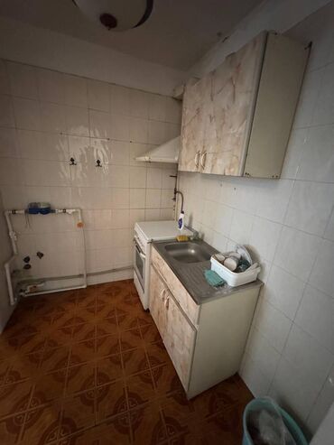 Ofislər: Obyekt icarəyə verilir.Rahat yerləşimdə,işlək küçədə yerləşir.Elmlər — 3