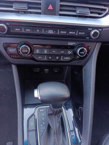 Kia: Kia Niro: 2021 г., 1.6 л, Вариатор, Гибрид — 12