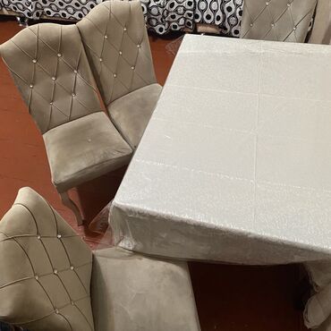 Ofis mebeli: Qonaq otağı üçün, Kvadrat masa, 6 stul