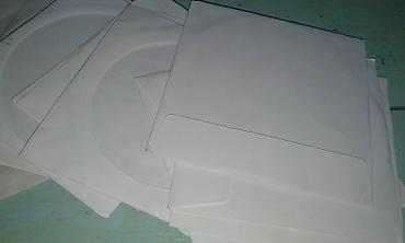 kaset satışı: CD disklər üçün kağız və plastik qablar satılır. Plastik qabın biri 2 — 7