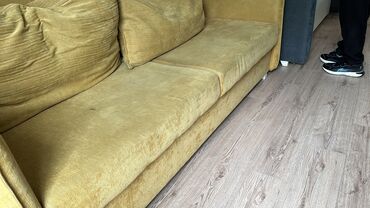 диван и кресло бу: Диван-кровать, цвет - Желтый, Б/у
