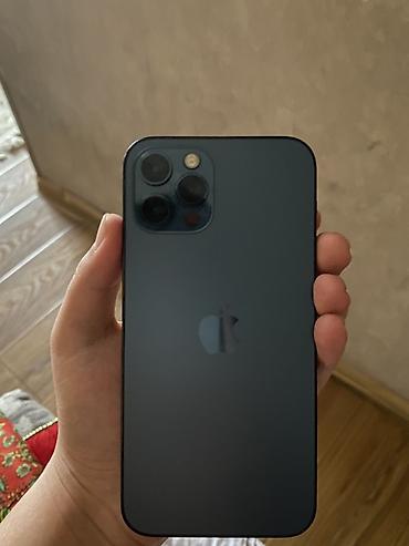 IPhone 12 Pro, цвет Pacific Blue. Корпус со строгими плоскими гранями