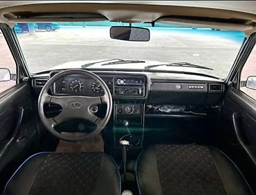 VAZ (LADA): VAZ 2107 sedan - Kuzov: 4 qapılı, ağ rəng, xrom ön barmaqlıq və — 6