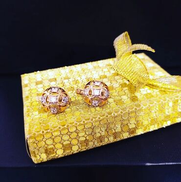 золотые детские серьги: Продаются золотые серьги, в обрамлении красивых камней. Английский