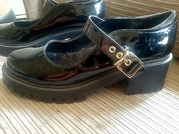 vansice patike: Ženske lakovane cipele sa platformom i kaišem - Model: Mary Jane stil — 1
