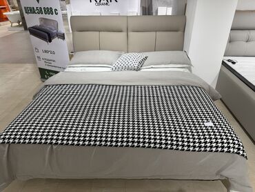 кресло деревянное: Двуспальная кровать, С матрасом, длина - 200 см