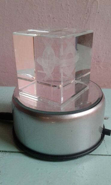 Digər ev dekoru: Hədiyyəlik suvenirlər satılır. Əlvan işıqlıdır. Toka qoşulur və — 13