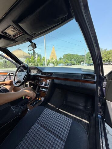 Mercedes-Benz: Mercedes-Benz W124: 1995 г., 2 л, Автомат, Бензин, Седан — 14