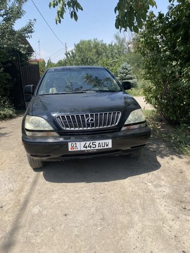 лексус rx 330 новый цена: Черный внедорожник Lexus RX 300 с 5 дверьми, оснащенный багажником на