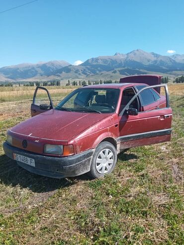 Volkswagen: Volkswagen Passat: 1988 г., 1.8 л, Механика, Бензин, Седан