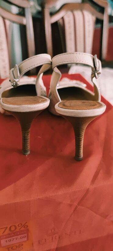 Salonke: Salonke, Dior, 37.5 — 5