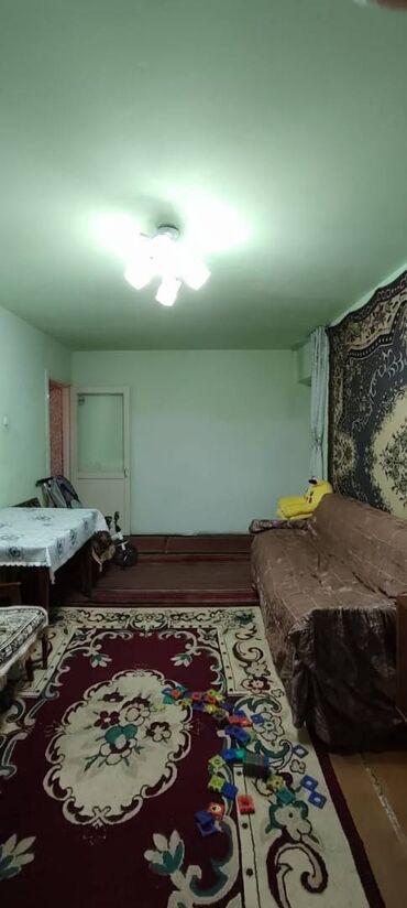 Офисы: 3 комнаты, 58 м², 104 серия, 1 этаж, Старый ремонт