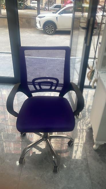 tava satisi: Bənövşəyi ofis kreslosu 6 eded salon kreslosu satılır bir ededi 40 — 1