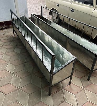 отдам животных в хорошие руки: Кормушки для овец (двусторонние) Описание: - Металлические кормушки — 2