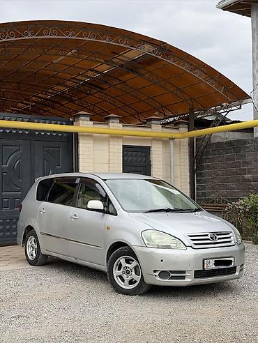 Toyota Ipsum: 2002 г., 2.4 л, Автомат, Бензин, Минивэн