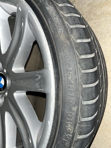 bentley continental gtc 4 v8: 235/35/R19 BMW ucun shin ve “M” disk birlikde satilir qiymet 1000azn