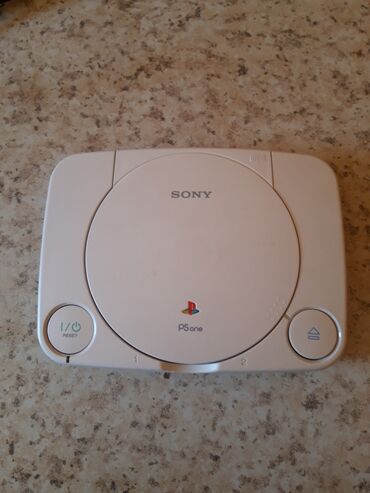PS2 & PS1 (Sony PlayStation 2 & 1): Sony firmasının istehsalı olan PSone oyun konsolu. Ağ rəngdədir