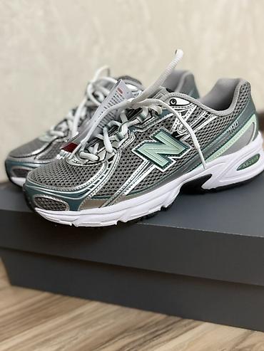 Кроссовки New Balance 740 в серо-мятной расцветке. Модель выполнена в