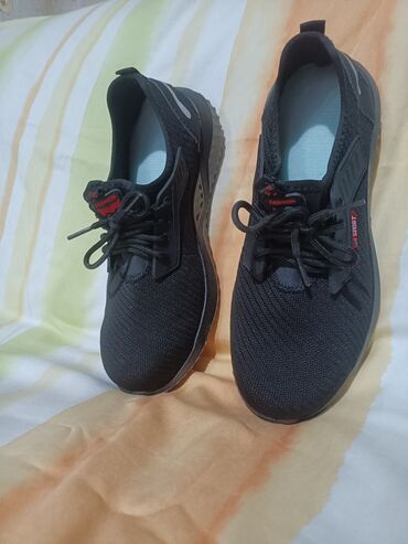 Krasofkalar və idman ayaqqabıları: Salam teklukesizlik ayablari tezedi 42razmer super gorunuşu var burnu — 14