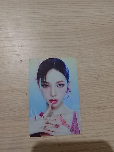 Открытки: Фотокарточки с изображениями участниц k-pop группы (несколько — 8