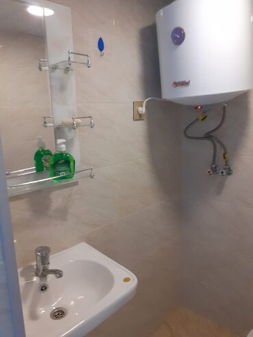 Kommersiya daşınmaz əmlakının satışı: Təcili satılır.Xırdalanda AAF parkda gözellik salonu 60 kvadrat sahesi — 25