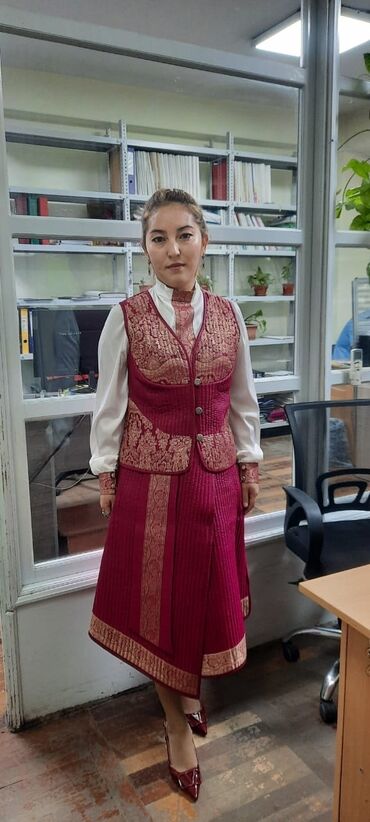 бордовая рубашка мужская: Ото шашылыш турдо почти жаны эле аял киши (сатылат) ой 🫢 турмуш куруу