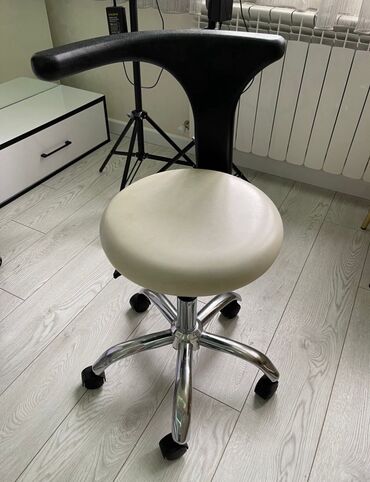 венский стул: Peşəkar salon/taburet tipli iş stulu - Dizayn: Dairəvi oturacaq