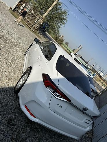 Toyota: Toyota Corolla: 2022 г., 1.8 л, Вариатор, Гибрид, Седан — 2