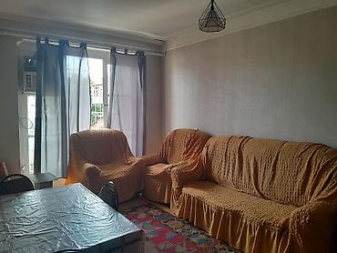 xirdalanda ev kiraye: Gəncə şəhəri bayraq meydanının yanında 2 otaqlı orta təmirli əşyalı ev — 3