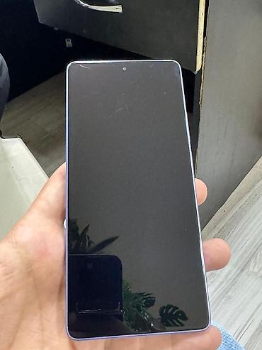 telefon alti: Smartfon – tam ekranlı, nazik çərçivəli dizayn - Ön tərəfdə mərkəzdə — 1