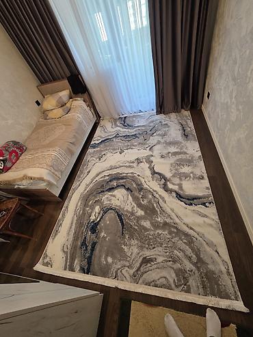 qara parça: Məhsul: İkiüzlü xalça Təsvir: - Ölçü təxmini: 2 x 3 m (uzun — 5