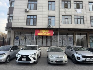 аренда дом в караколе с большим залом: Сдается в аренду помещение по Ул. Токмакская 25 в многоэтажном