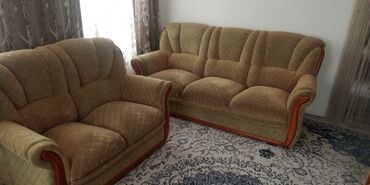 диван прямой: Прямой диван, цвет - Коричневый, Б/у