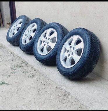 Təkərlər: Disk təkər 195 / 65 / R 15, 5 Boltlu