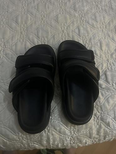 Basanoşka və səndəllər: H&M qadın/slayd tipli sandal - Rəng: qara - Ölçü: 38 (altlıqda — 7