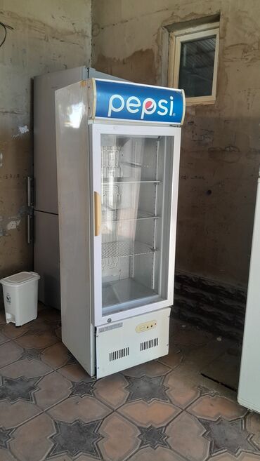 Скупка техники: Продаю витринные холодильник работает отлично высота 165см