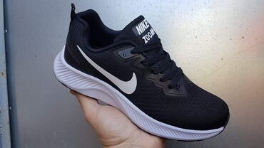 Women's Sneakers and athletic shoes: Nike Zoom
Brojevi 36 do 41 — 5