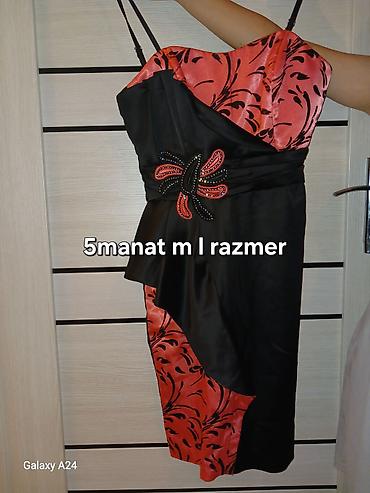 birja madaj: Qadın geyimləri satılır qiymət üzərində qeyd olunub razmer xs s m l — 3