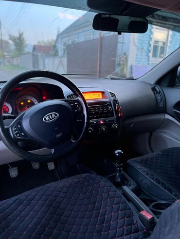Kia: Kia Ceed: 2007 г., 1.4 л, Механика, Бензин, Хэтчбэк