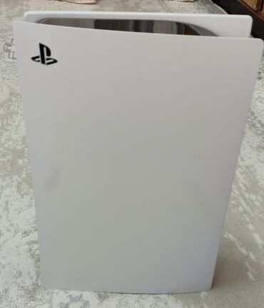 PS5 (Sony PlayStation 5): Sony PlayStation 5 в отличном состоянии, один геймпад, подставка