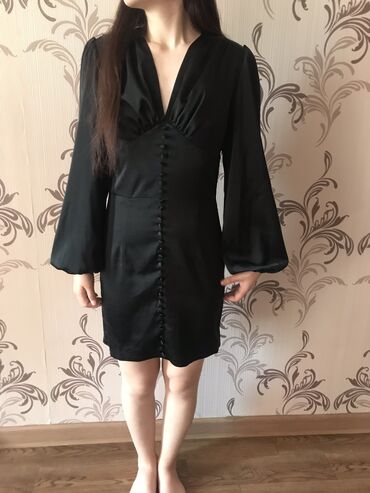 черное мини платья: Вечернее платье, Классическое, Короткая модель, Атлас, С рукавами, 2XL (EU 44)