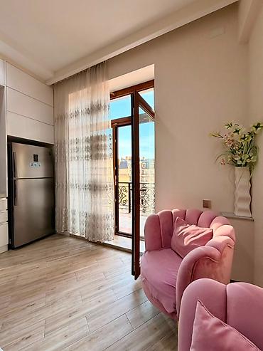 Uzunmüddətli kirayə mənzillər: 📍 AĞ ŞƏHƏR 🏠 2 otaqlı mənzil kirayə verilir 📐 100 m² 🏢 6/7 mərtəbə 💰 — 20